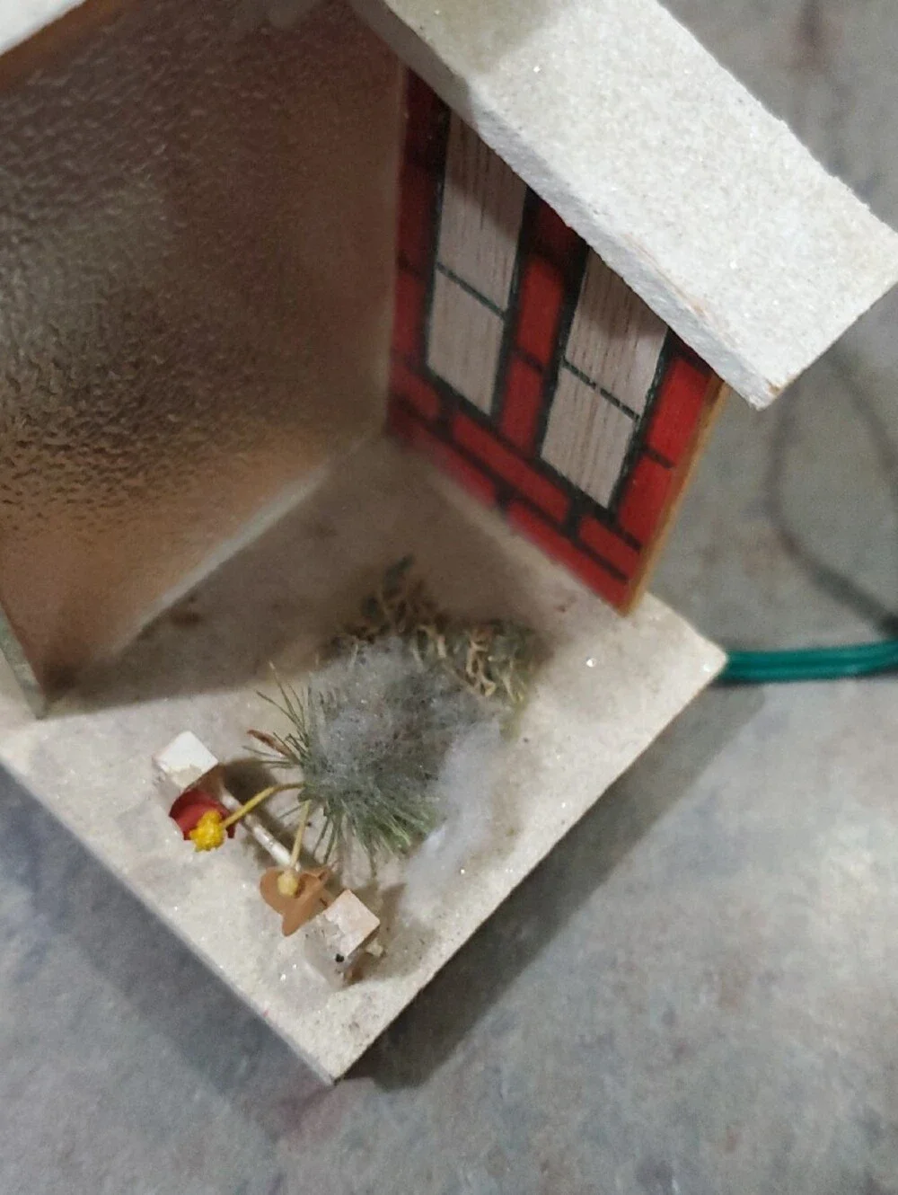 Vintage Japan Light Up Twinkle Shadow Box Santa House